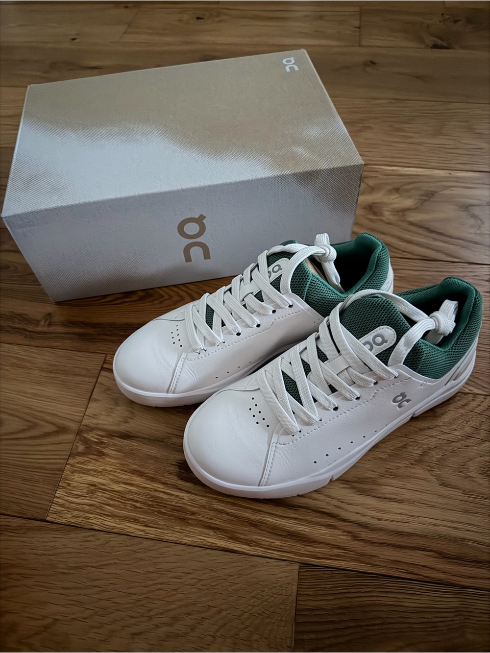 NWT On The Roger Advantage Women’s Sneakers White Green (Size 6)